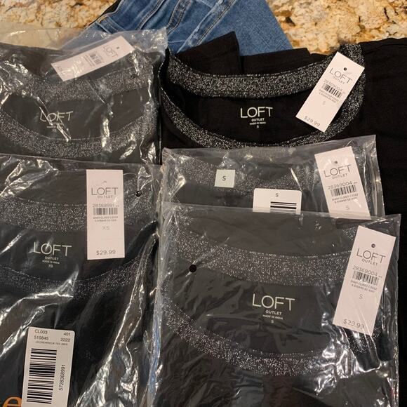 NWT LOFT Black W/Christmas Merry and Bright Graphic Long Sleeve Tee - Picture 10 of 10